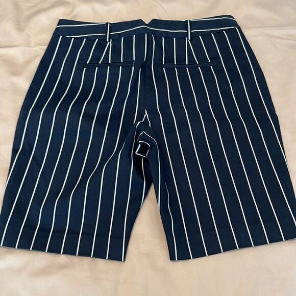 Reitmans sz9 juniors navy white strip stretchy zip front belt loops shorts EUC - Picture 13 of 13